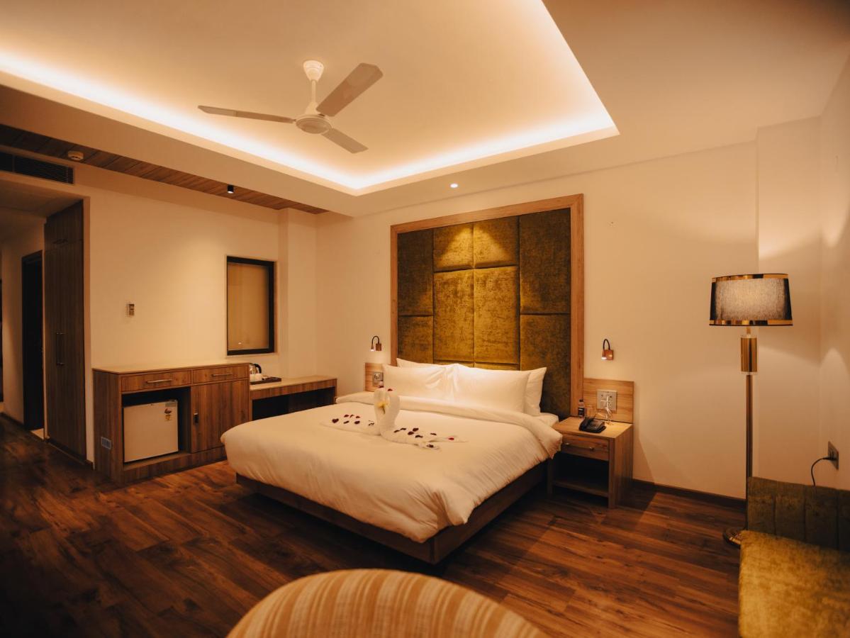 Clarks Inn Express, Dehradun Exterior foto