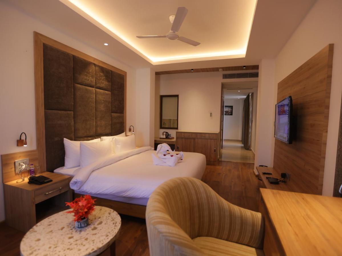 Clarks Inn Express, Dehradun Exterior foto